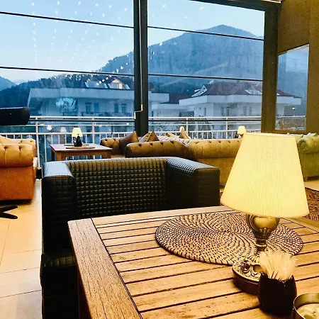 Esquire And Lounges 凯梅尔