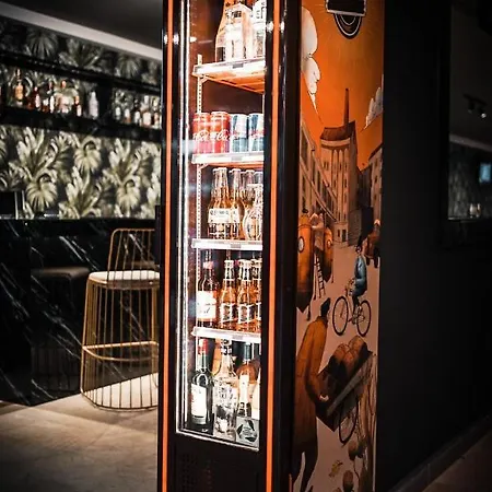 Esquire And Lounges 酒店 凯梅尔